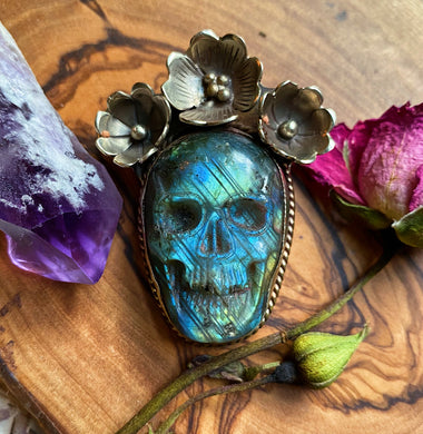 55mm Labradorite Floral Skull